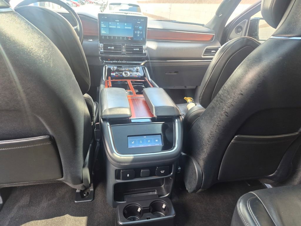 Used 2024 Lincoln Navigator Reserve AWD/4WD image 32
