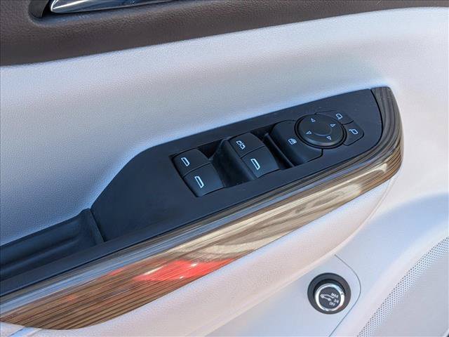 Used 2022 GMC Acadia SLE w/ Driver Convenience Package FWD image 12