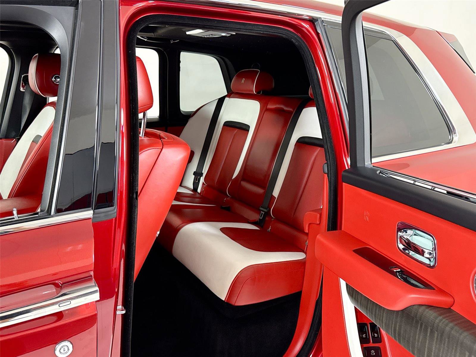 Used 2019 Rolls-Royce Cullinan image 26