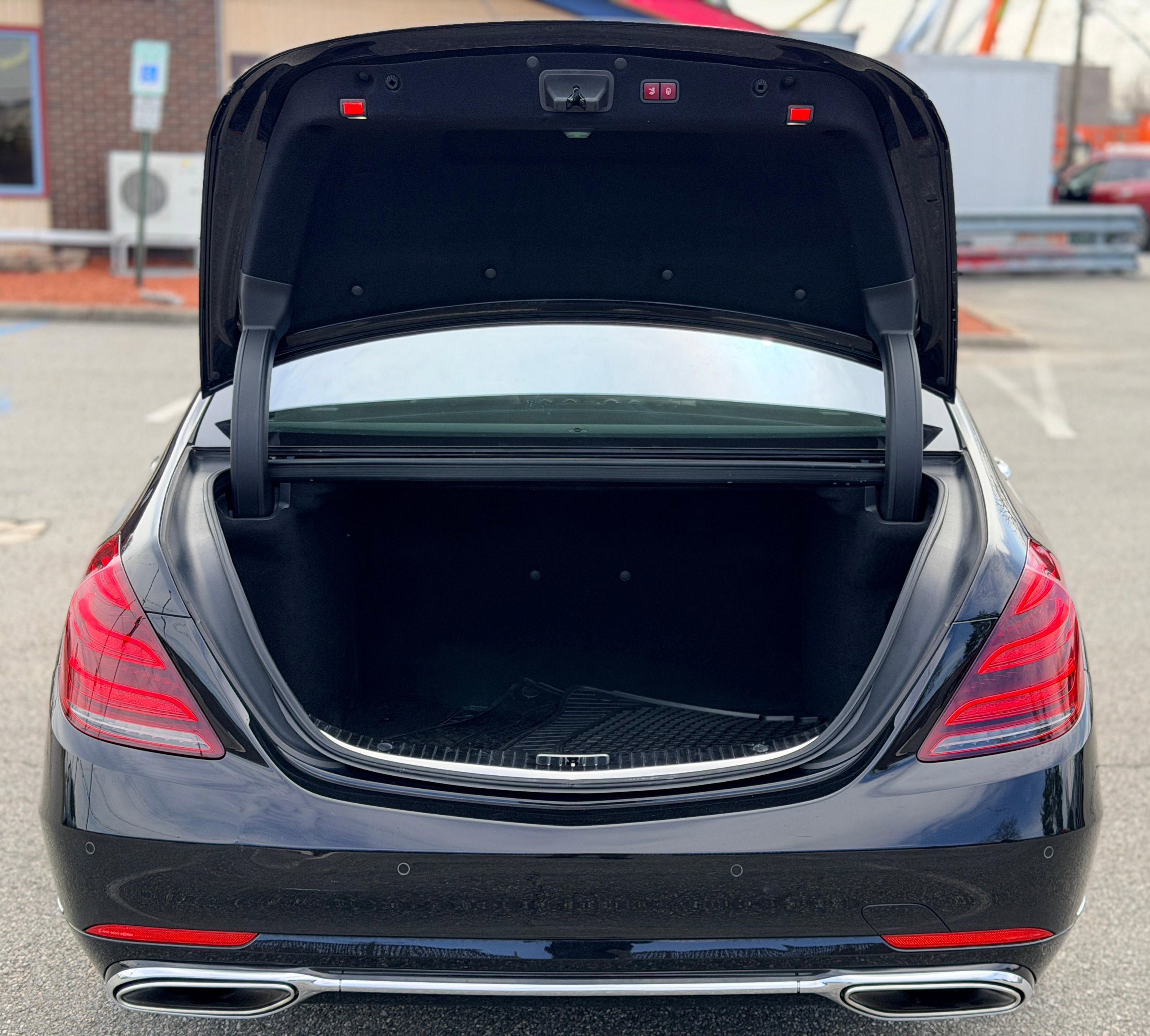 Used 2018 Mercedes-Benz S 560 4MATIC Sedan image 12