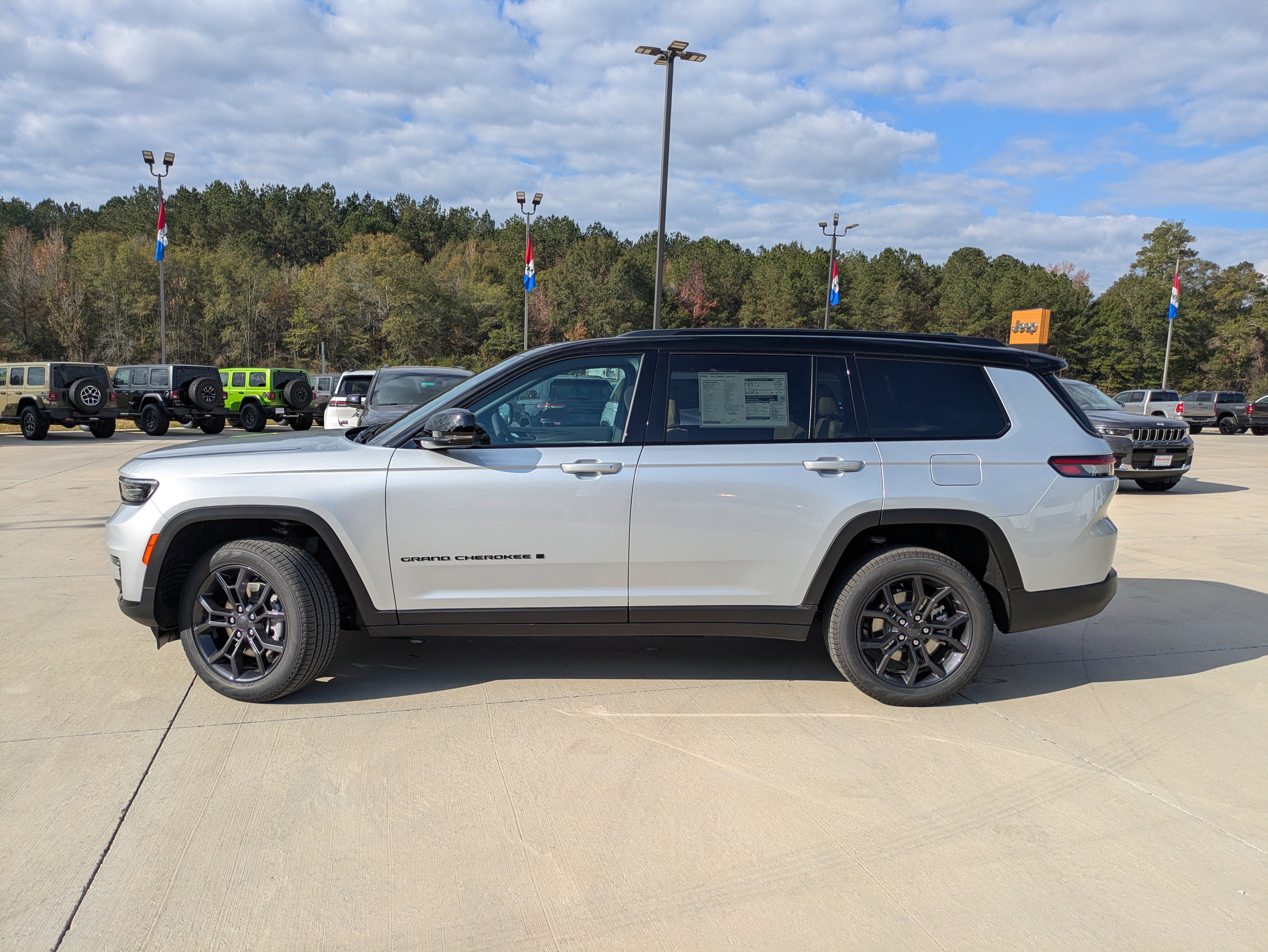 New 2025 Jeep Grand Cherokee L Limited w/ Trailer Tow Package image 5