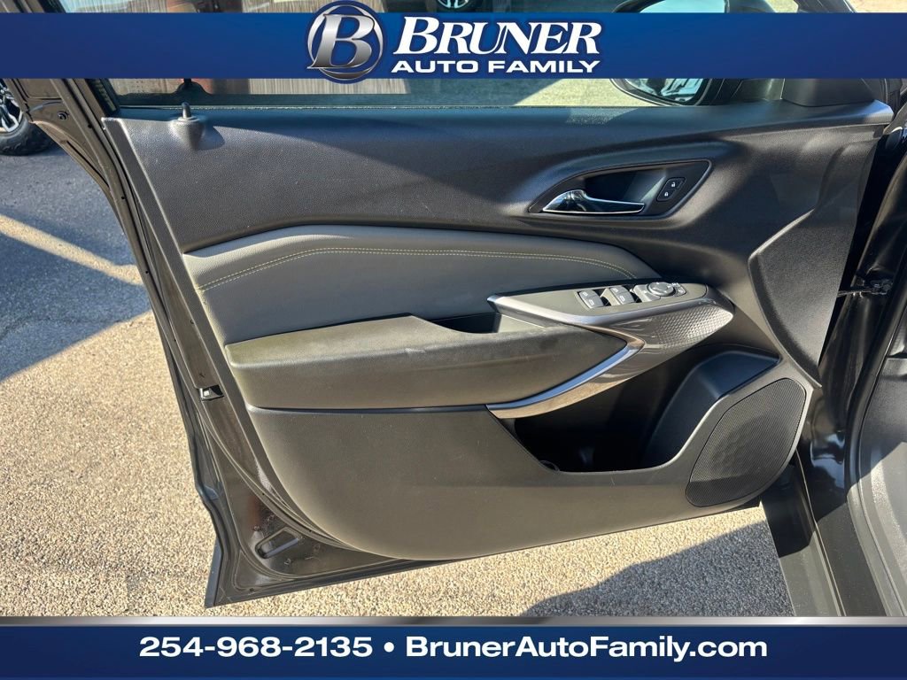 Used 2024 Chevrolet Trax ACTIV w/ Sunroof Package image 11