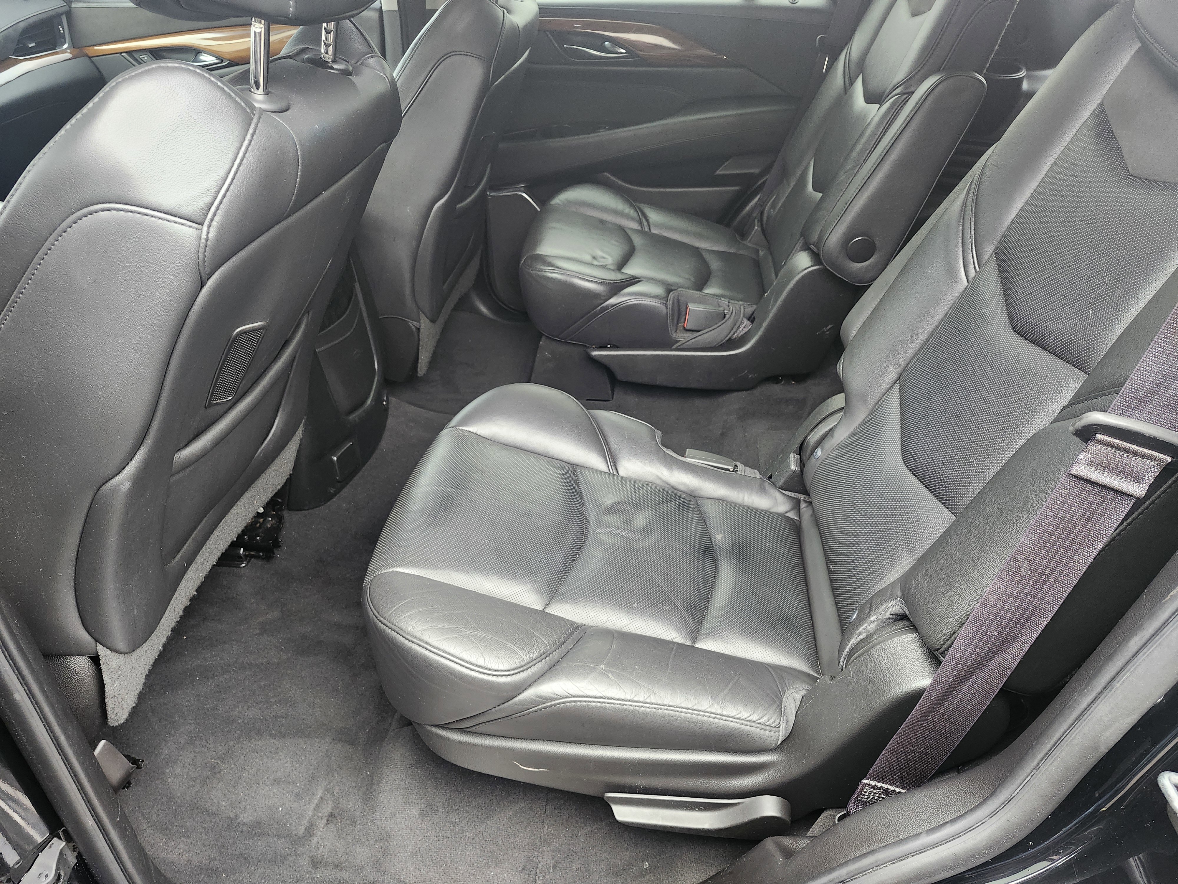 Used 2016 Cadillac Escalade Luxury image 5