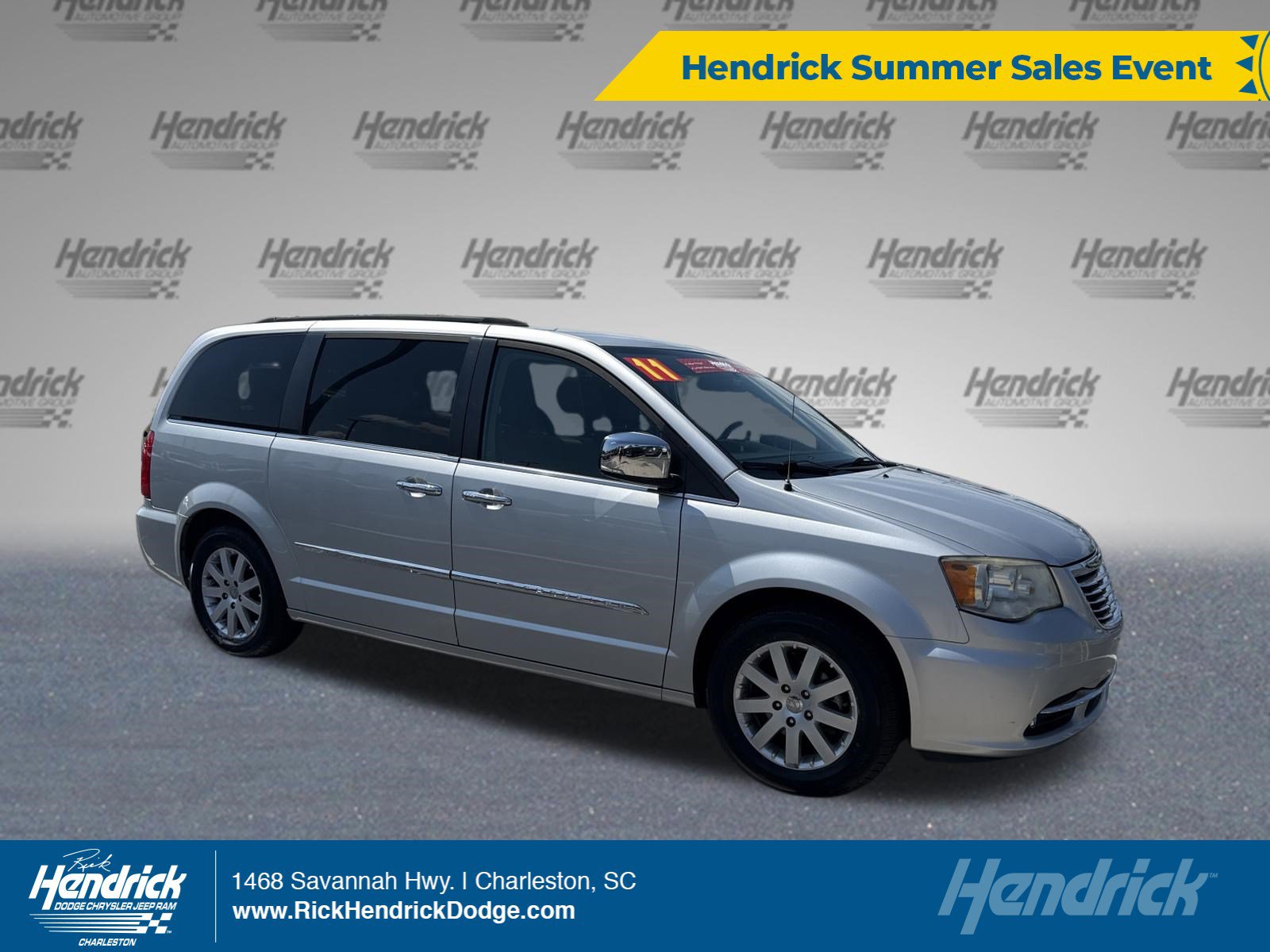 Used 2011 Chrysler Town & Country Touring-L w/ Entertainment Group #2 FWD image 1