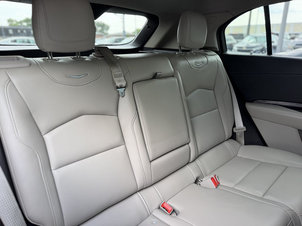 Used 2019 Cadillac XT4 Luxury w/ Cold Weather Package AWD/4WD image 17