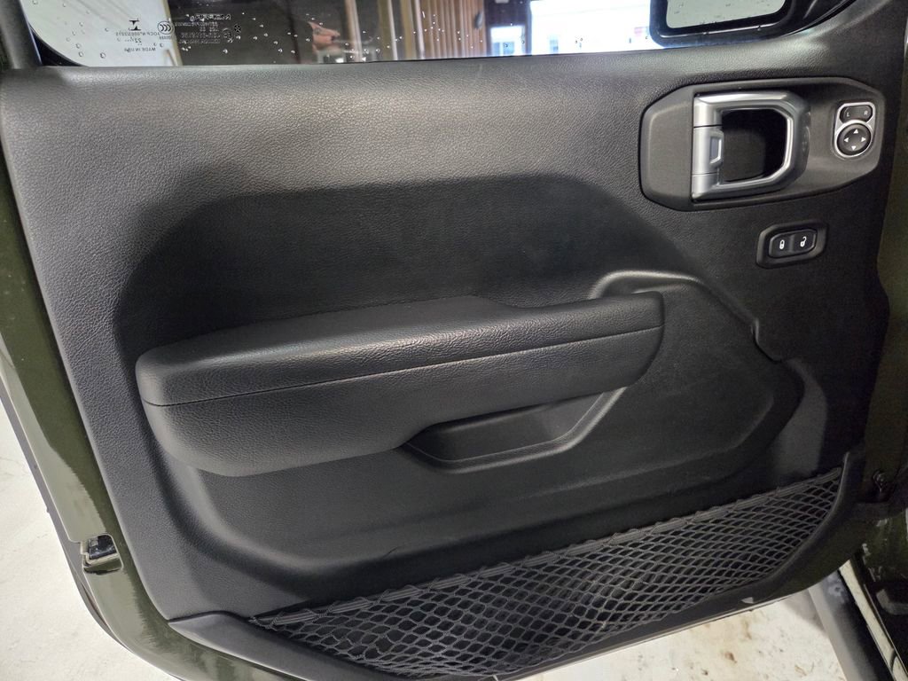 Used 2023 Jeep Gladiator Willys image 13