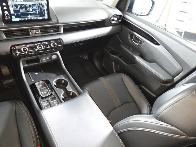 Used 2025 Honda Pilot Touring image 18