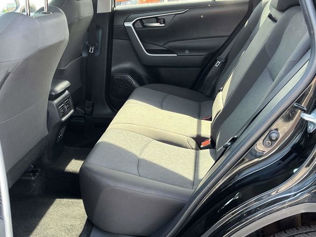 Used 2025 Toyota RAV4 XLE FWD image 15