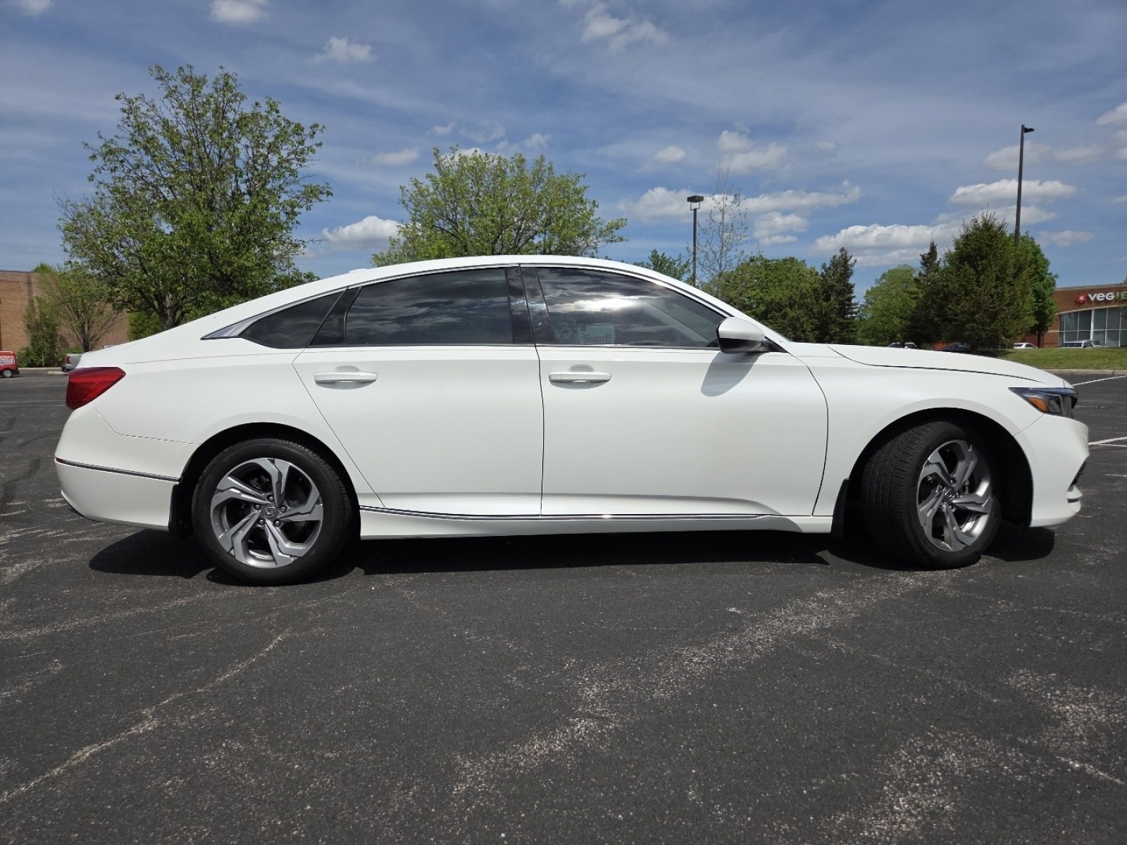 Used 2018 Honda Accord EX image 22