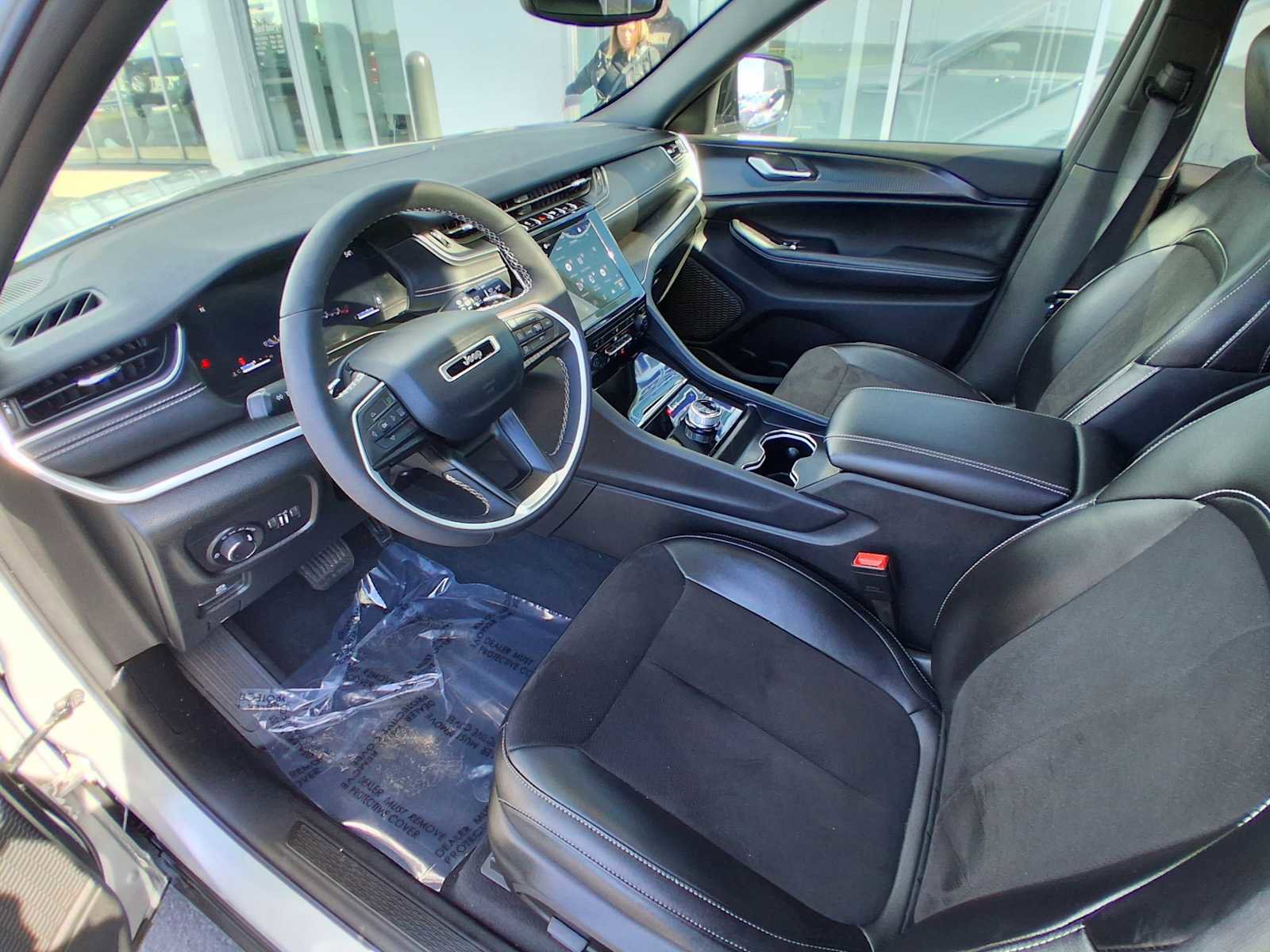 Used 2023 Jeep Grand Cherokee Altitude image 14