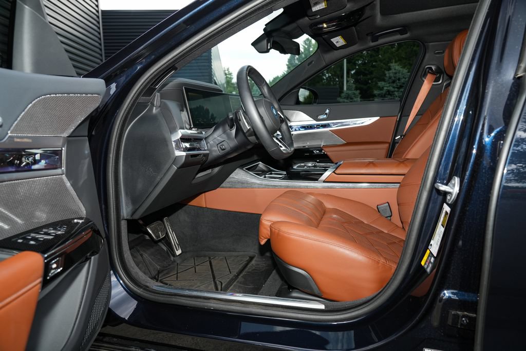 Used 2025 BMW i7 xDrive60 AWD/4WD image 20
