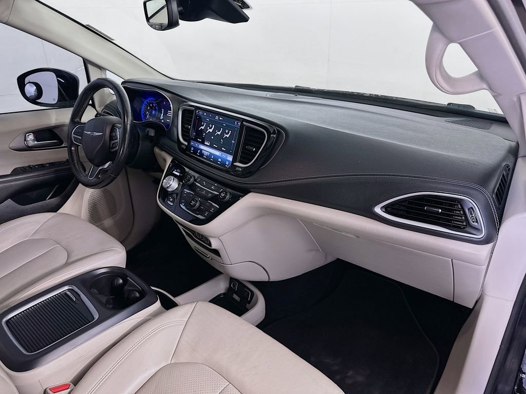 Used 2021 Chrysler Pacifica Touring-L image 29