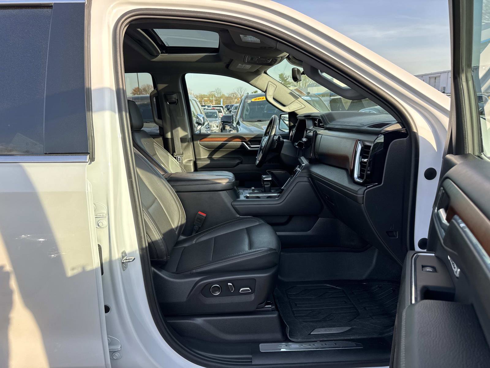 Used 2024 GMC Sierra 1500 Denali w/ Denali Reserve Package AWD/4WD image 14