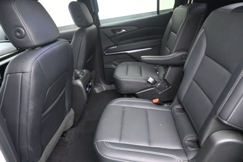 Used 2025 Chevrolet Traverse LT w/ Midnight/Sport Edition FWD image 14