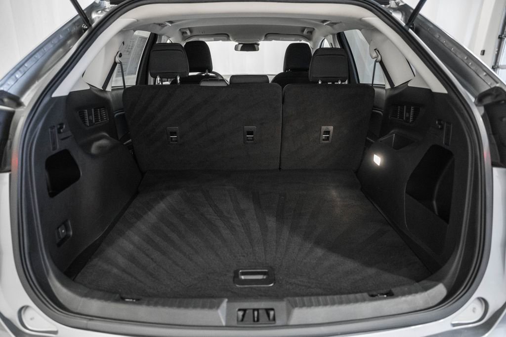 Used 2022 Ford Edge SE image 9