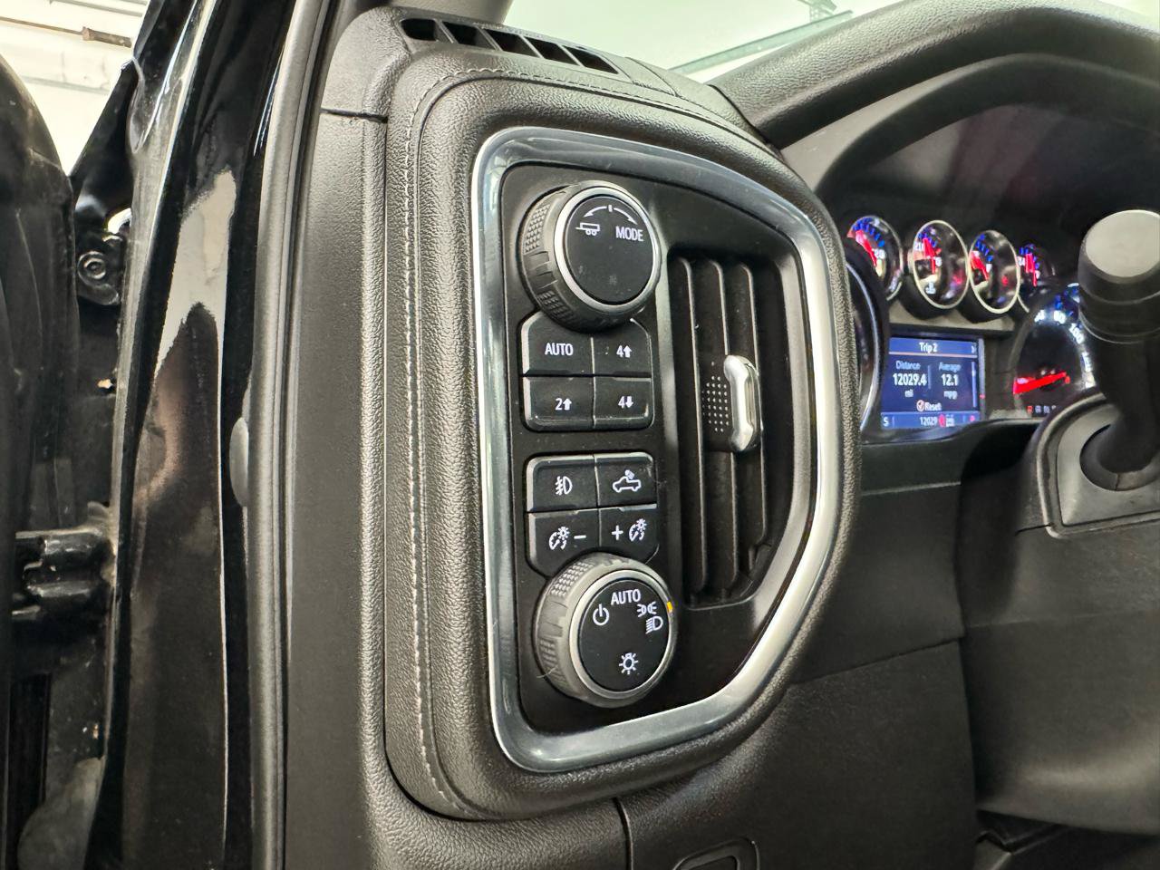 Used 2021 Chevrolet Silverado 1500 RST w/ Convenience Package II AWD/4WD image 8