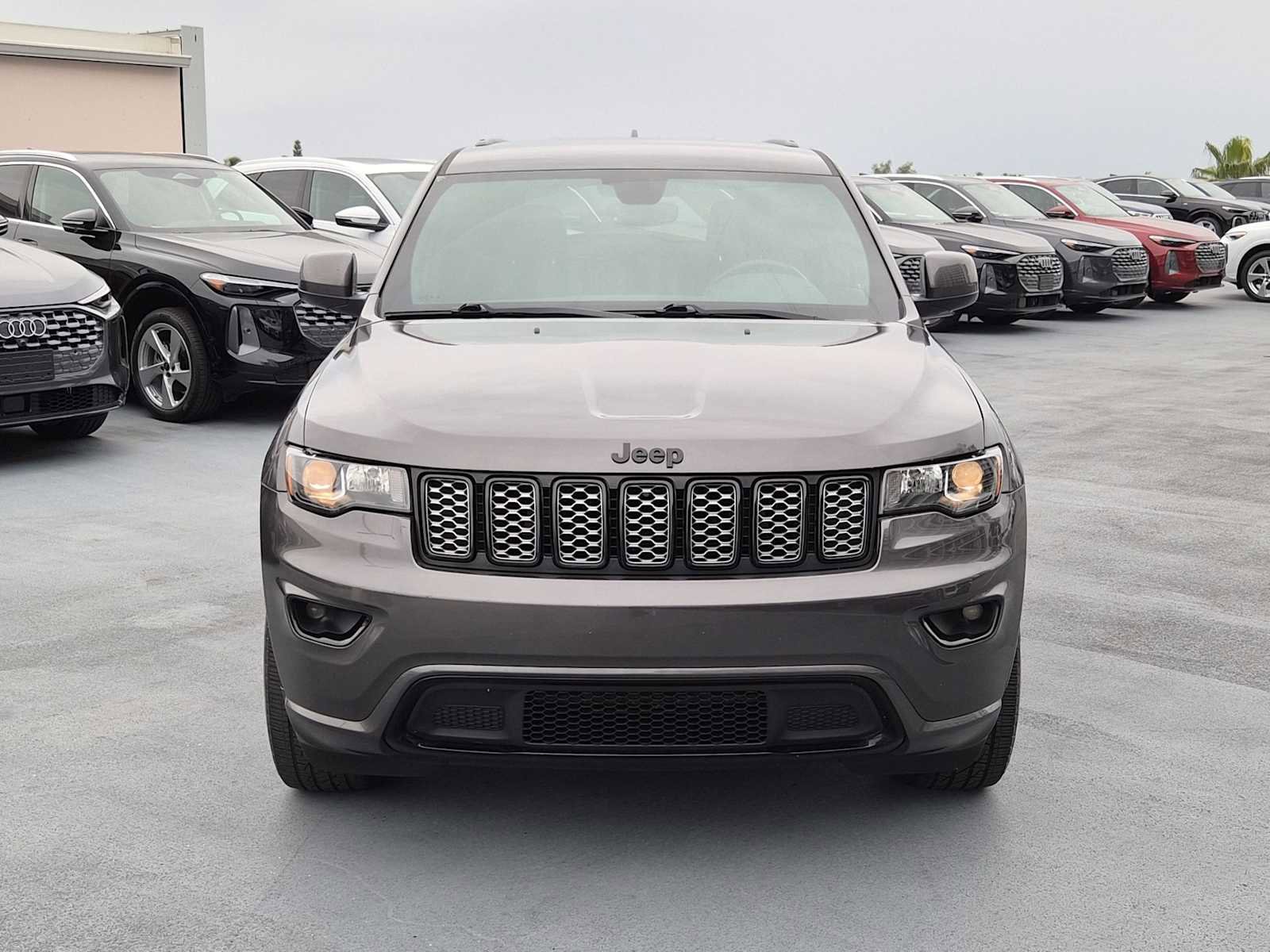 Used 2019 Jeep Grand Cherokee Altitude image 9