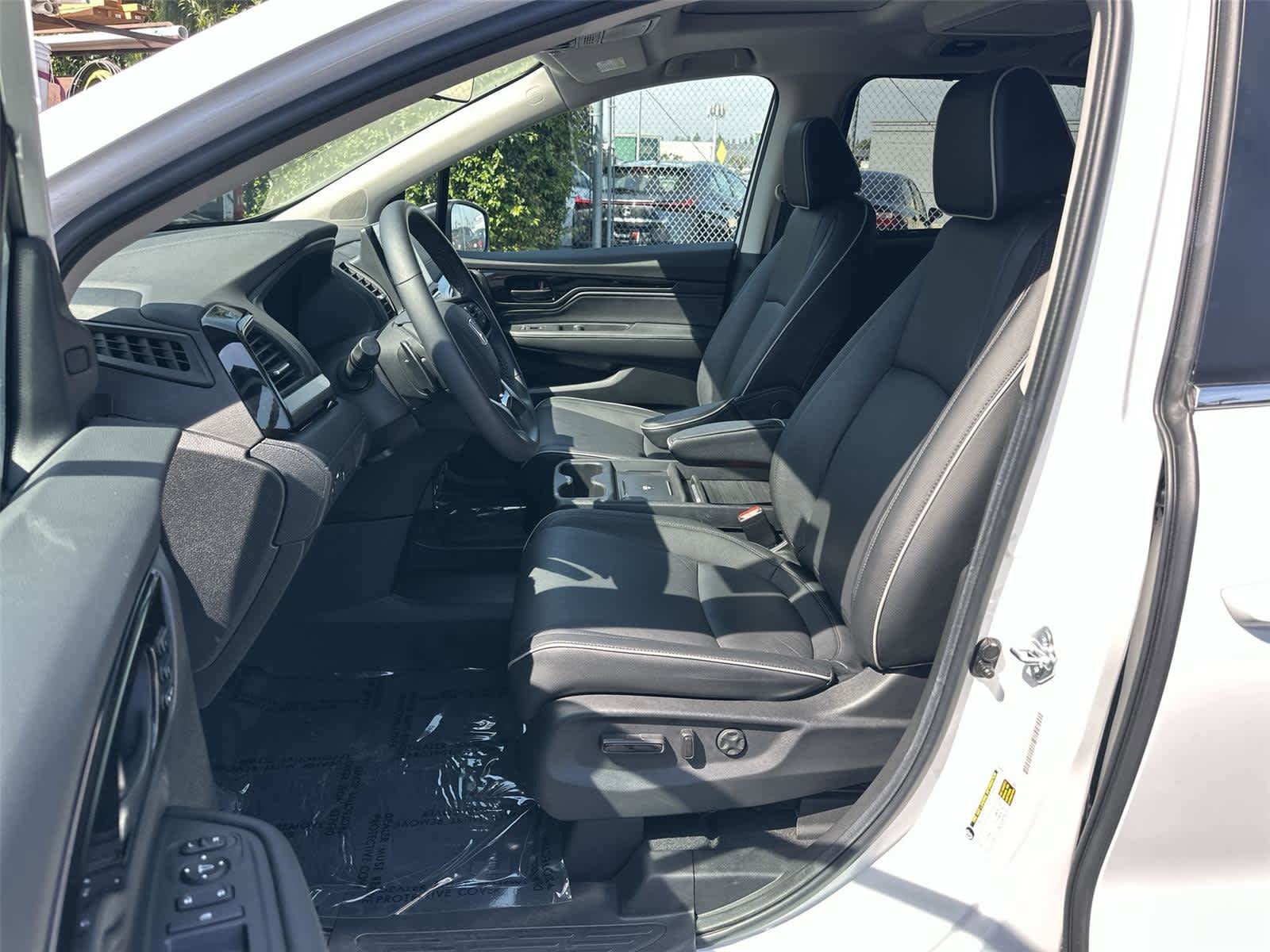 Used 2025 Honda Odyssey Touring image 12