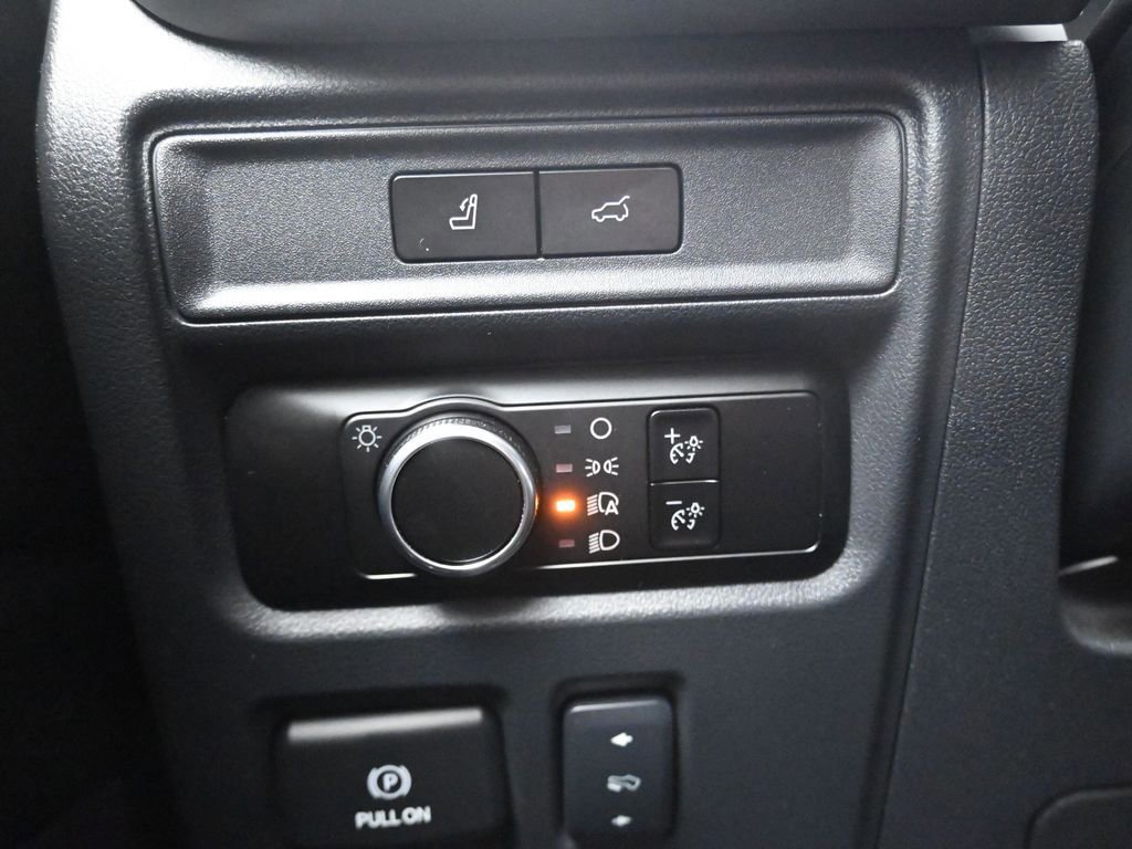 Used 2024 Ford Expedition XLT image 28