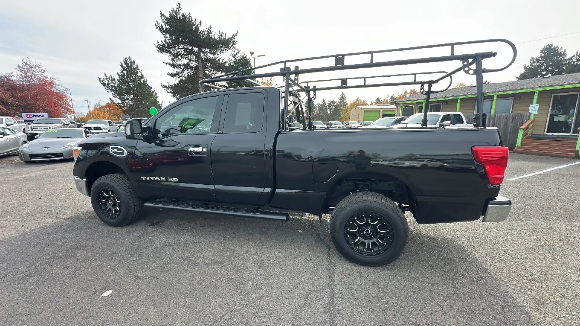 Used 2017 Nissan Titan SV image 6