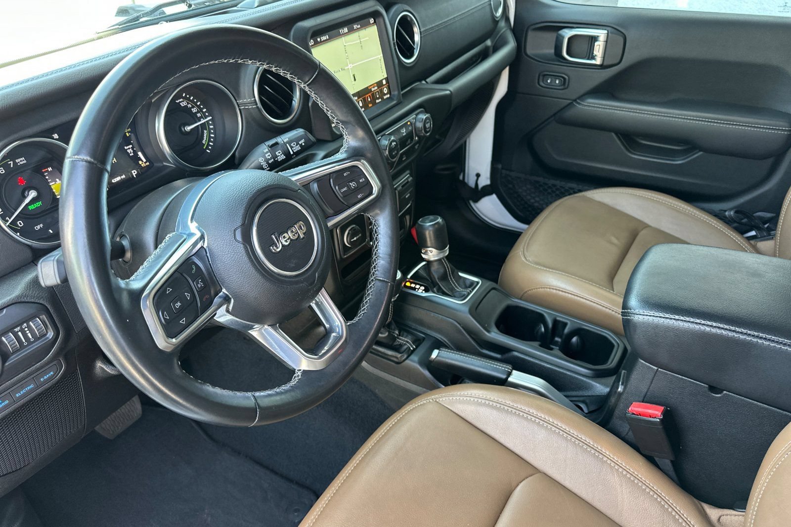 Used 2022 Jeep Wrangler Unlimited Sahara AWD/4WD image 11