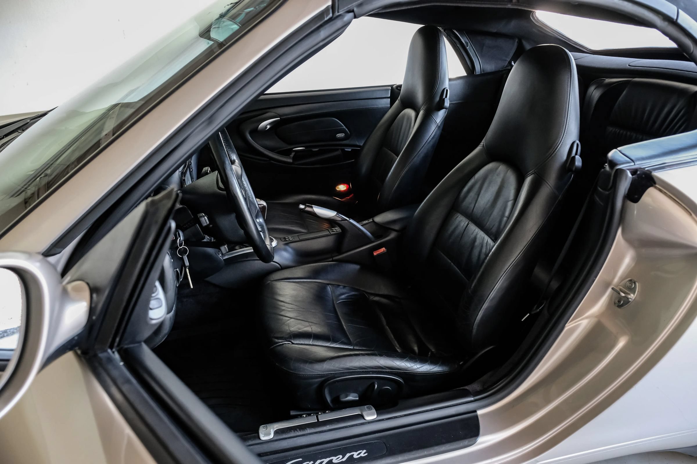 Used 2000 Porsche 911 Cabriolet image 30