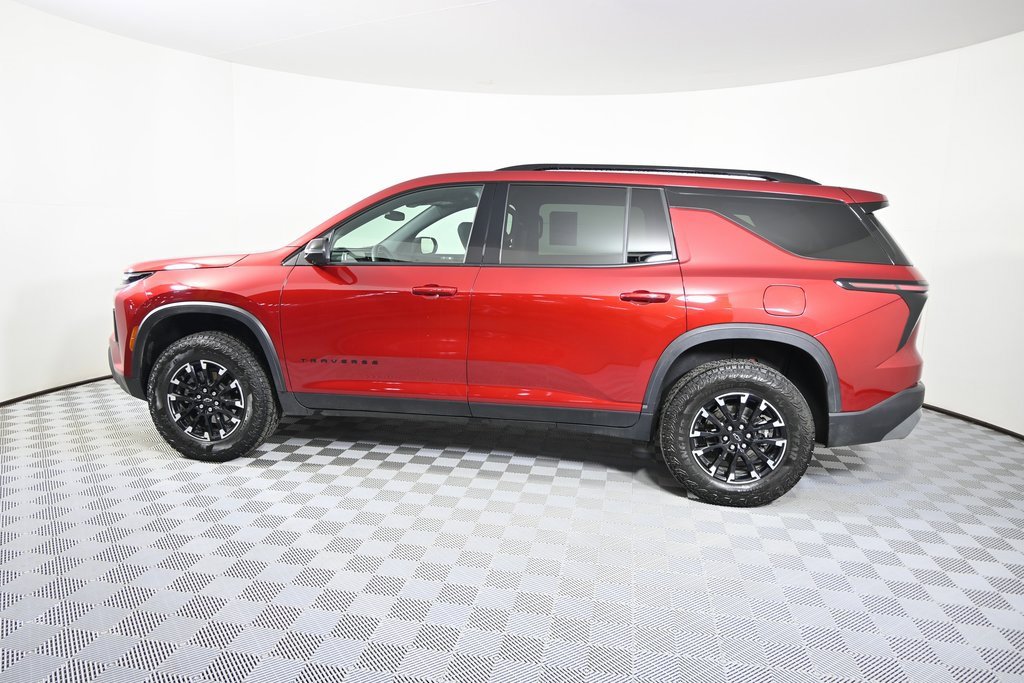 Used 2024 Chevrolet Traverse Z71 image 3