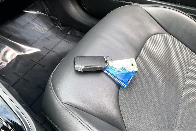 Used 2023 Kia Niro EX image 11