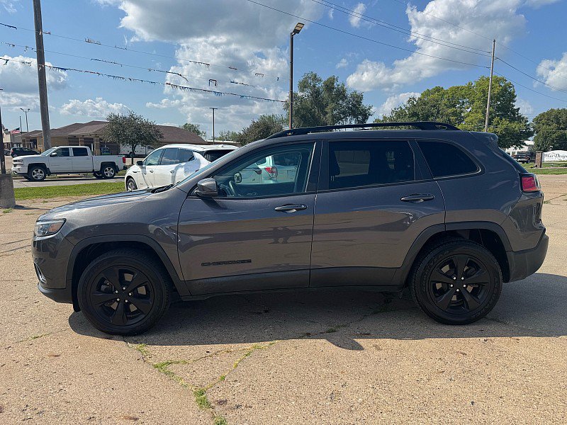 Used 2020 Jeep Cherokee Latitude Plus AWD/4WD image 3