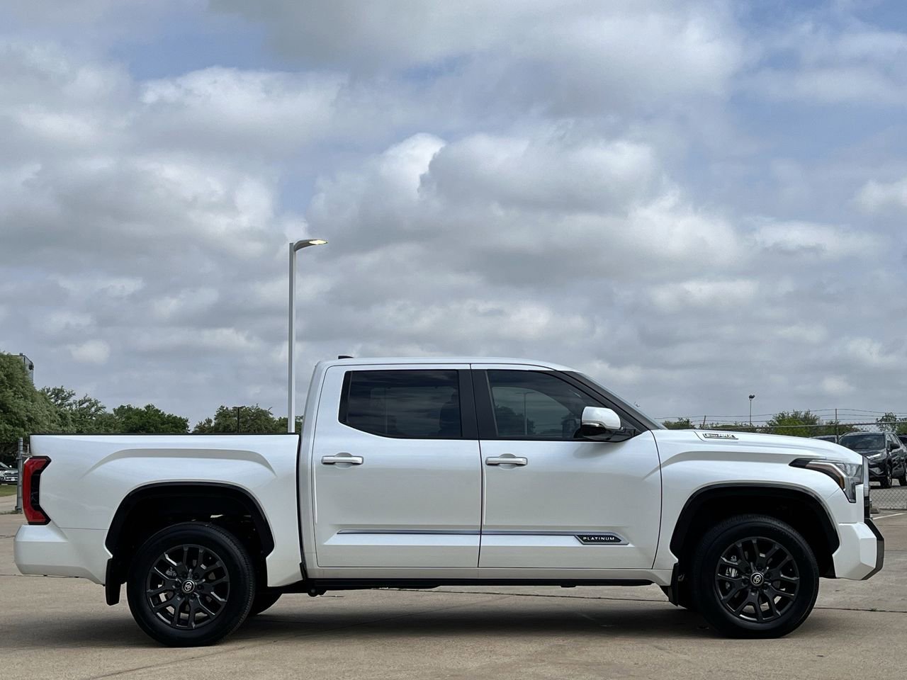 Used 2025 Toyota Tundra Platinum AWD/4WD image 3