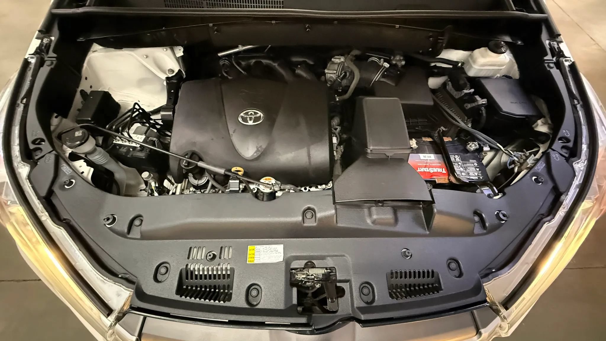 Used 2019 Toyota Highlander XLE AWD/4WD image 25
