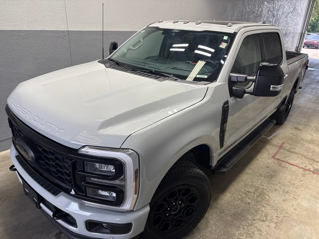 Used 2025 Ford F350 Lariat w/ Lariat Ultimate Package AWD/4WD image 2