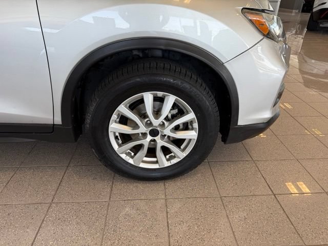 Used 2017 Nissan Rogue SV FWD image 10