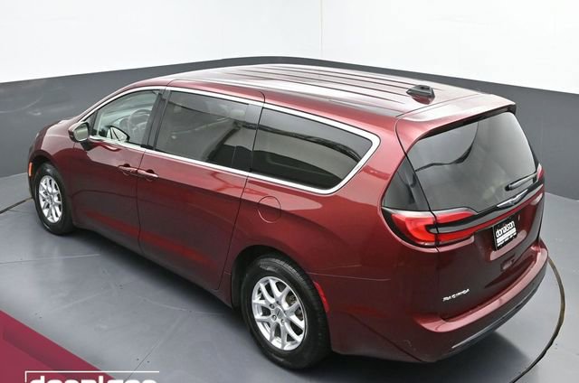 Used 2023 Chrysler Pacifica Touring-L image 20