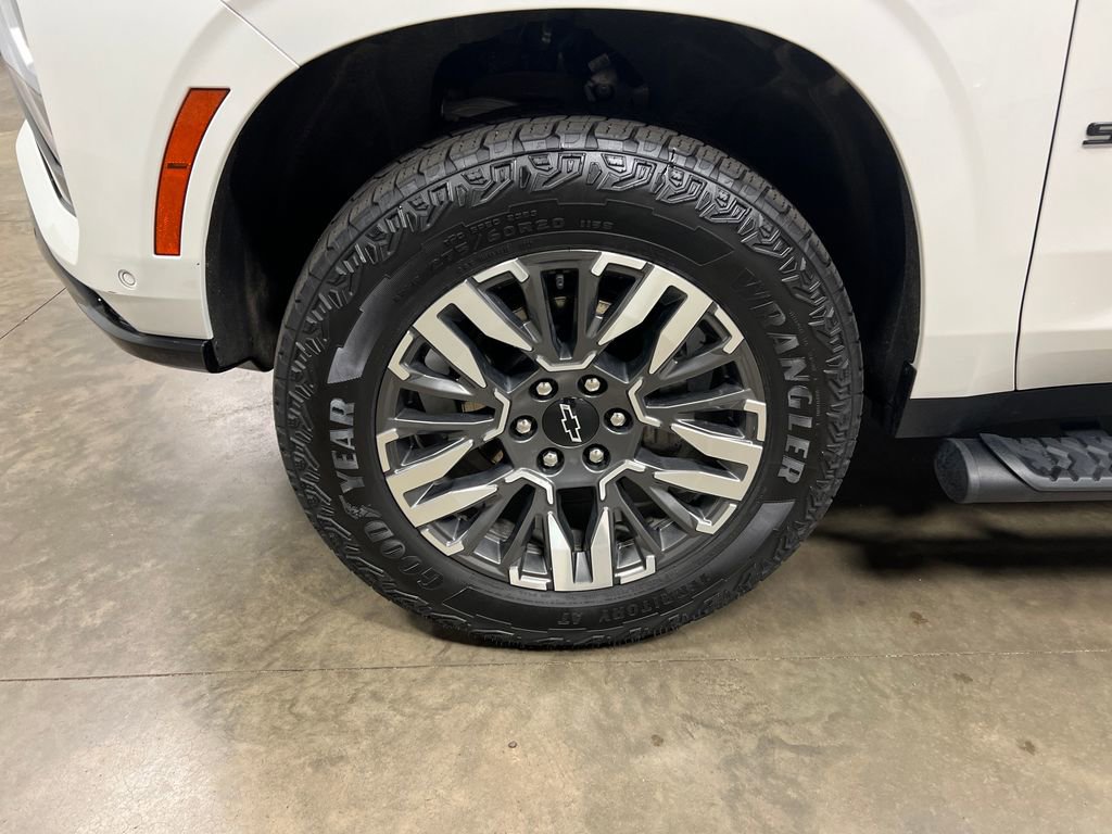 Certified 2025 Chevrolet Suburban Z71 AWD/4WD image 10