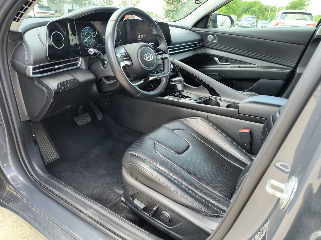 Used 2024 Hyundai Elantra Limited image 2
