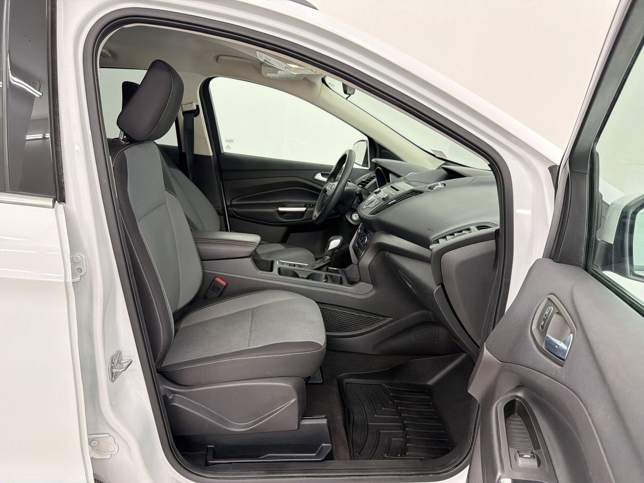 Used 2018 Ford Escape SE FWD image 26