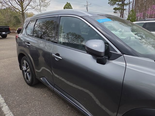 Used 2023 Nissan Rogue SL image 2