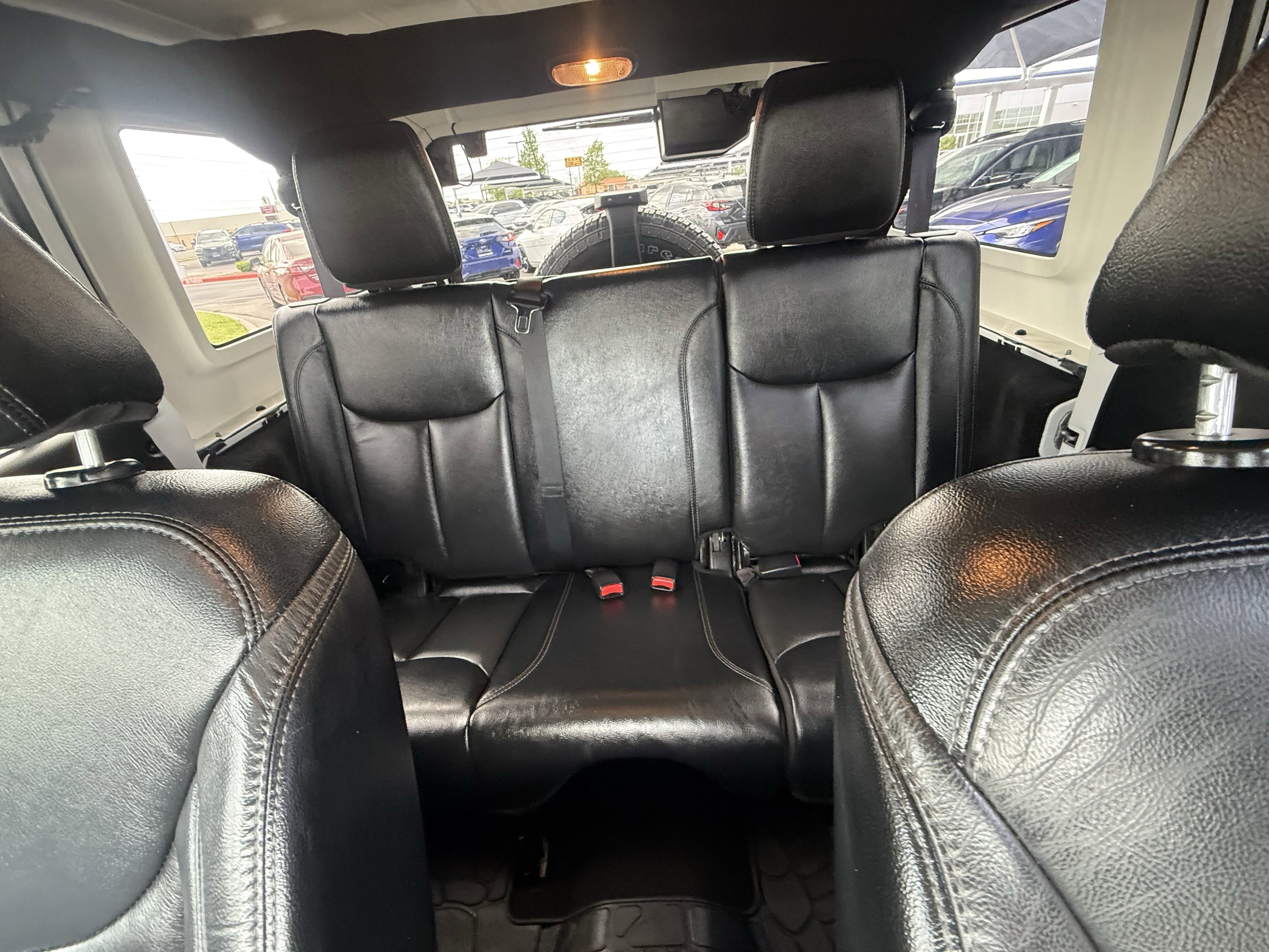 Used 2018 Jeep Wrangler Unlimited Sahara AWD/4WD image 16