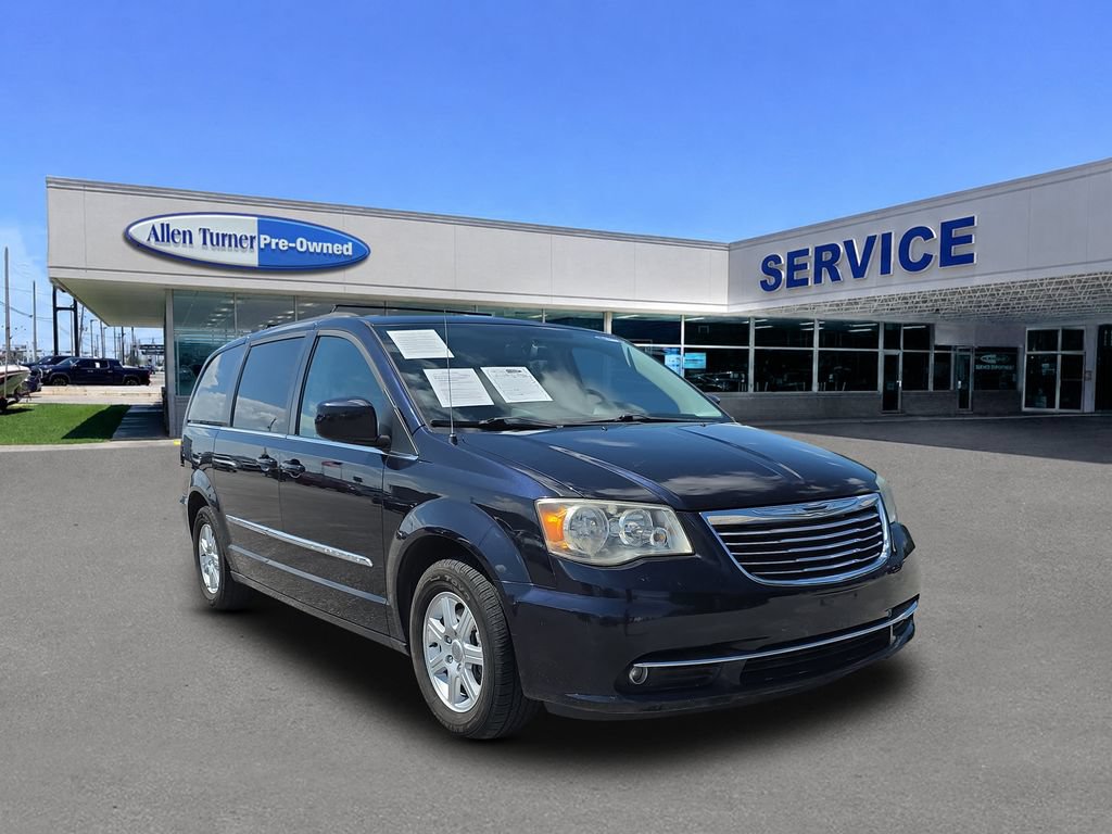 Used 2011 Chrysler Town & Country Touring FWD image 2