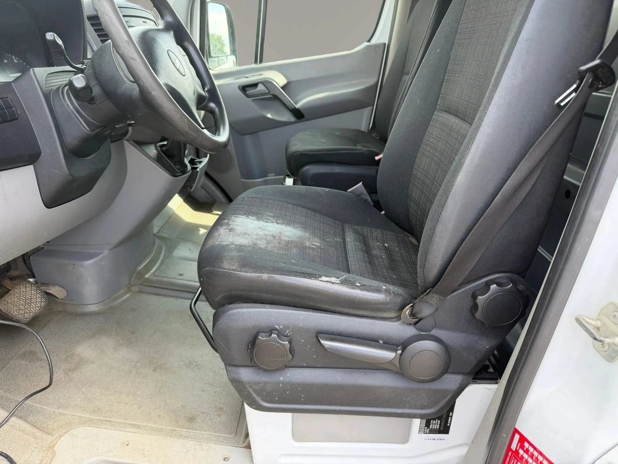 Used 2014 Freightliner Sprinter 2500 RWD image 7