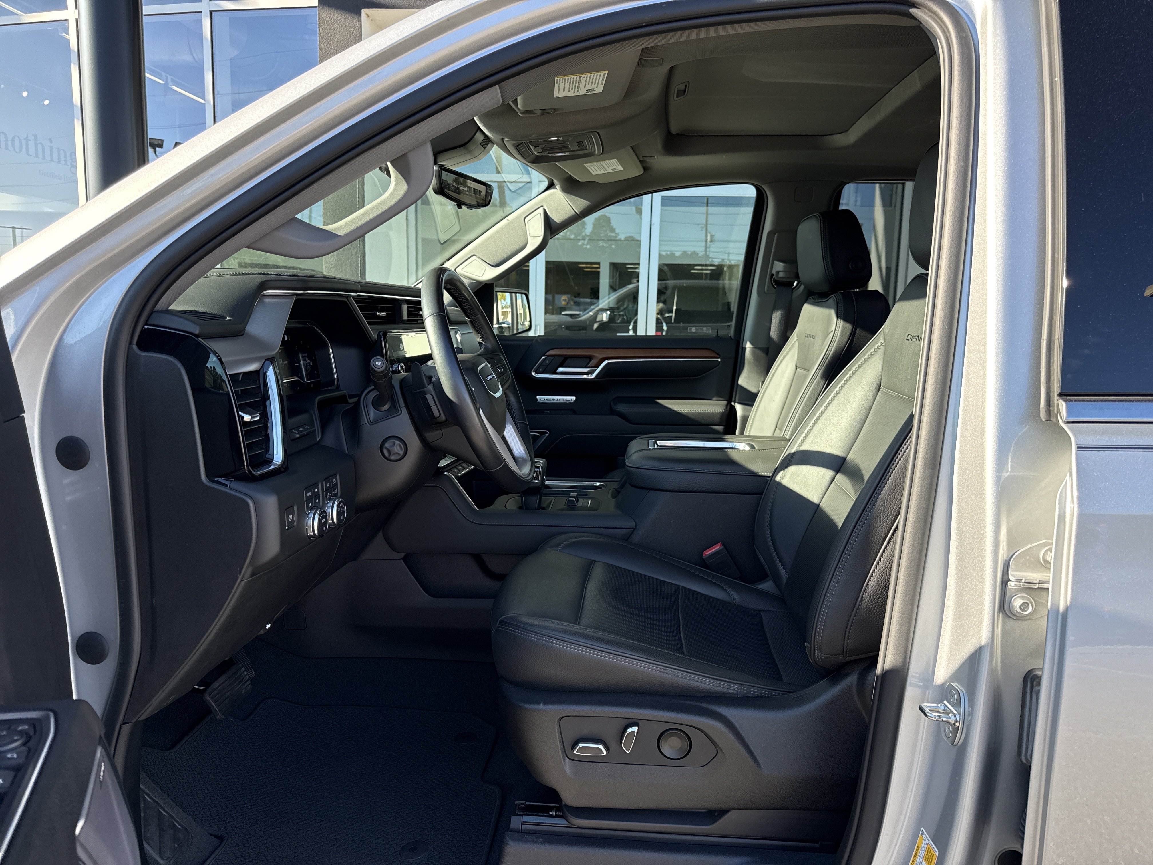 Used 2022 GMC Sierra 1500 Denali w/ Denali Reserve Package AWD/4WD image 10