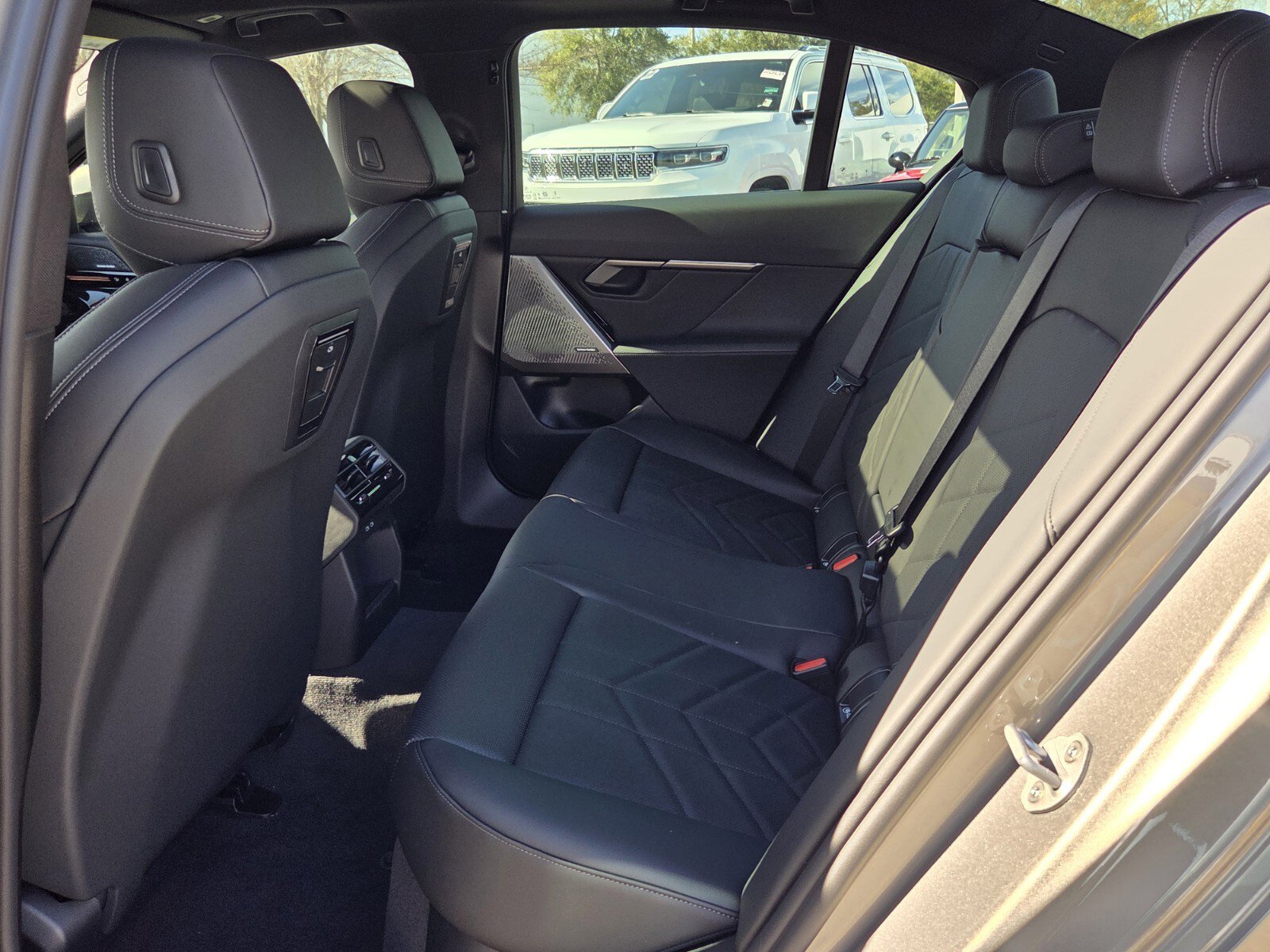 Used 2026 BMW 530i w/ M Sport Package image 11