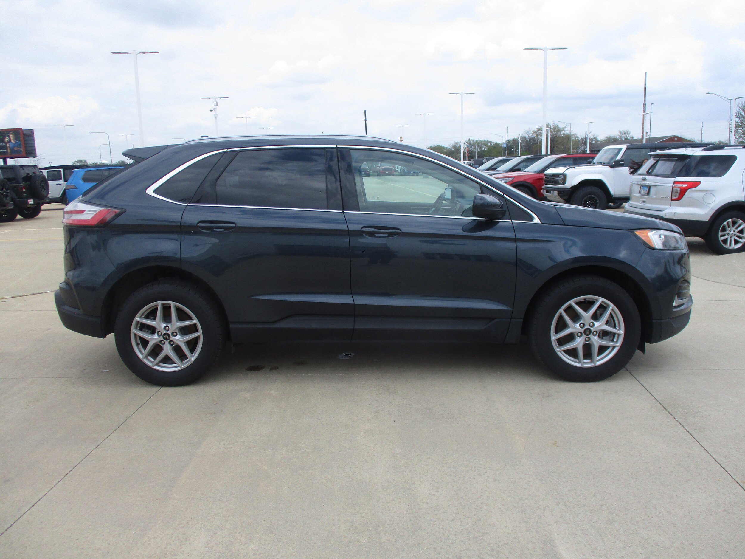 Used 2024 Ford Edge SEL w/ Convenience Package AWD/4WD image 7