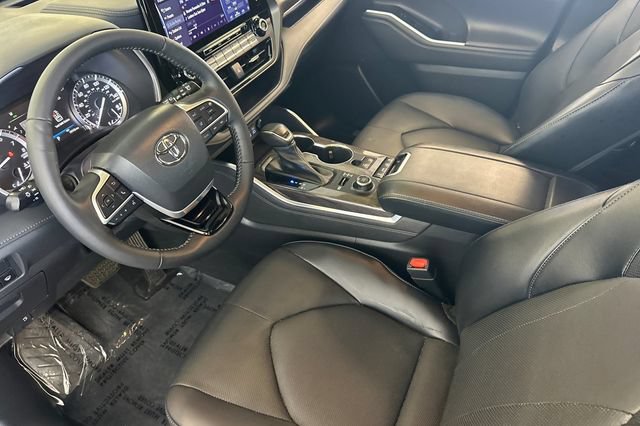 Used 2022 Toyota Highlander Limited AWD/4WD image 11