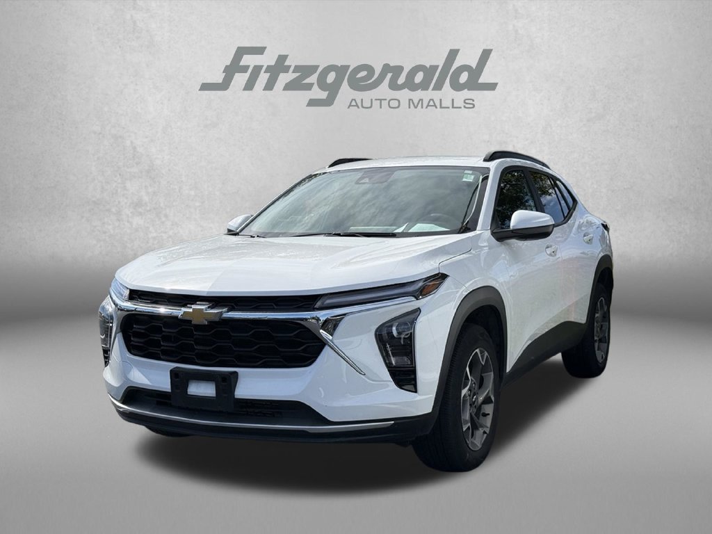 Used 2025 Chevrolet Trax LT FWD image 3