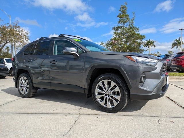 Used 2022 Toyota RAV4 XLE Premium image 2