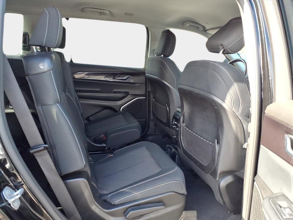 Used 2022 Jeep Grand Cherokee L Laredo w/ Luxury Tech Group I image 16