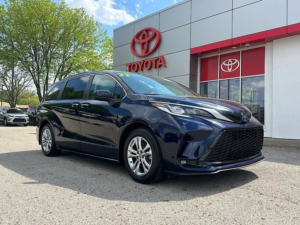 Certified 2022 Toyota Sienna XSE AWD/4WD image 8