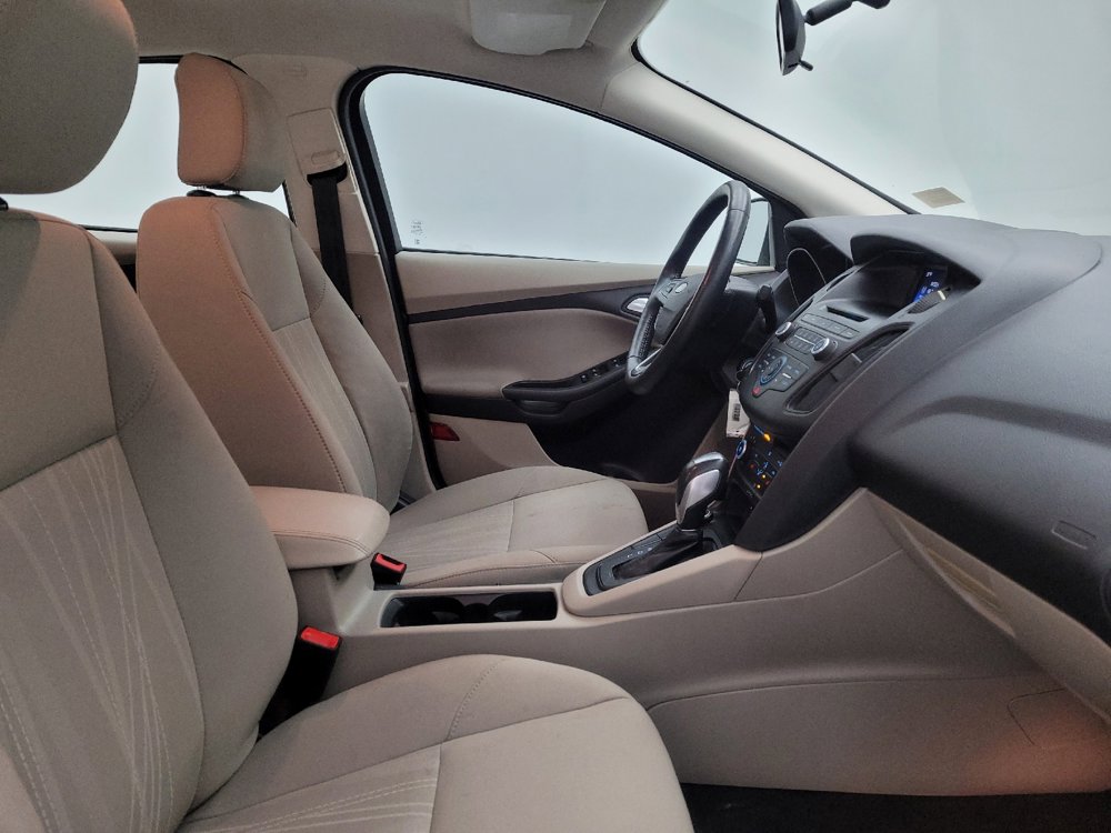 Used 2016 Ford Focus SE w/ SE Cold Weather Package image 21
